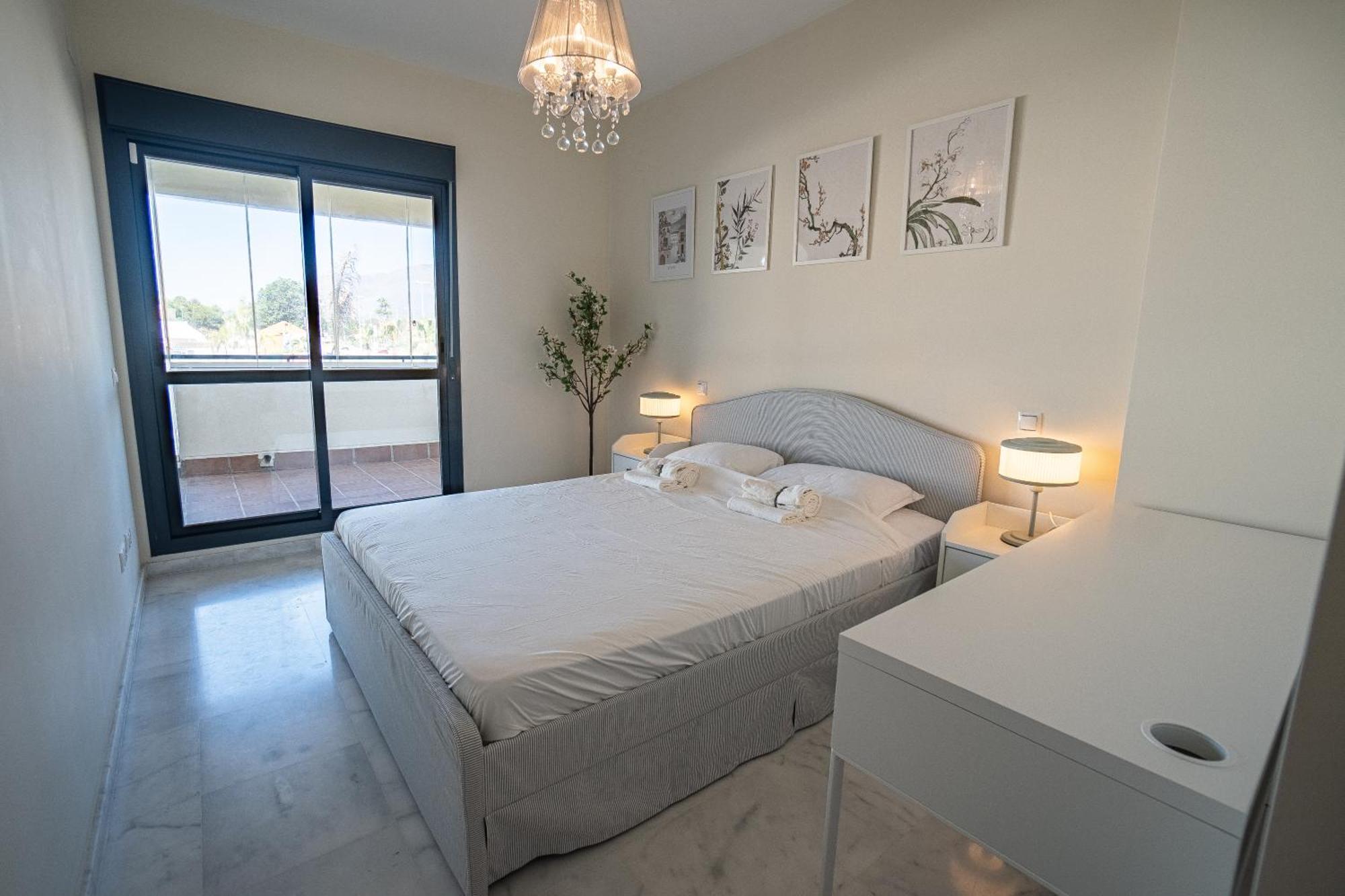 Hello Cosmo Apartment Estepona Ngoại thất bức ảnh