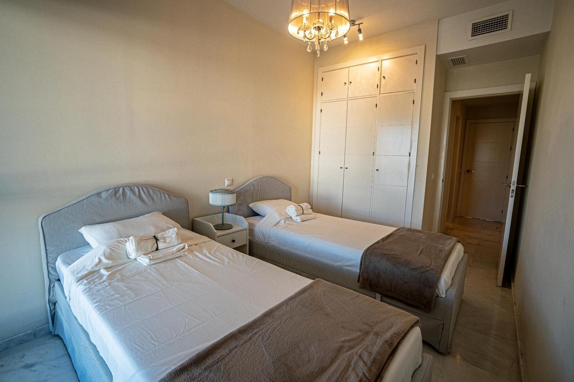 Hello Cosmo Apartment Estepona Ngoại thất bức ảnh